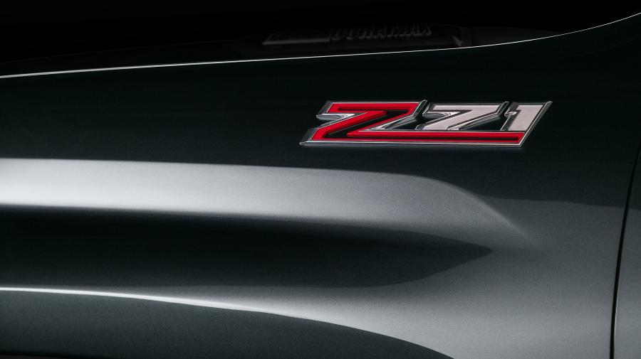 Логотип Chevrolet Silverado 2500 HD LT Z71 Crew Cab 2019 года  (фото 3 из 12)